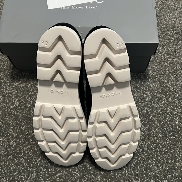 ❗️FINAL❗️ 🆕 VIONIC Black Patent Leather KENSLEY Loafers 🔴 - Picture 5 of 7